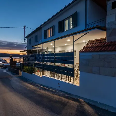 Apartment Radic-Perfect Location For Summer Activities Trogir Exterior photo