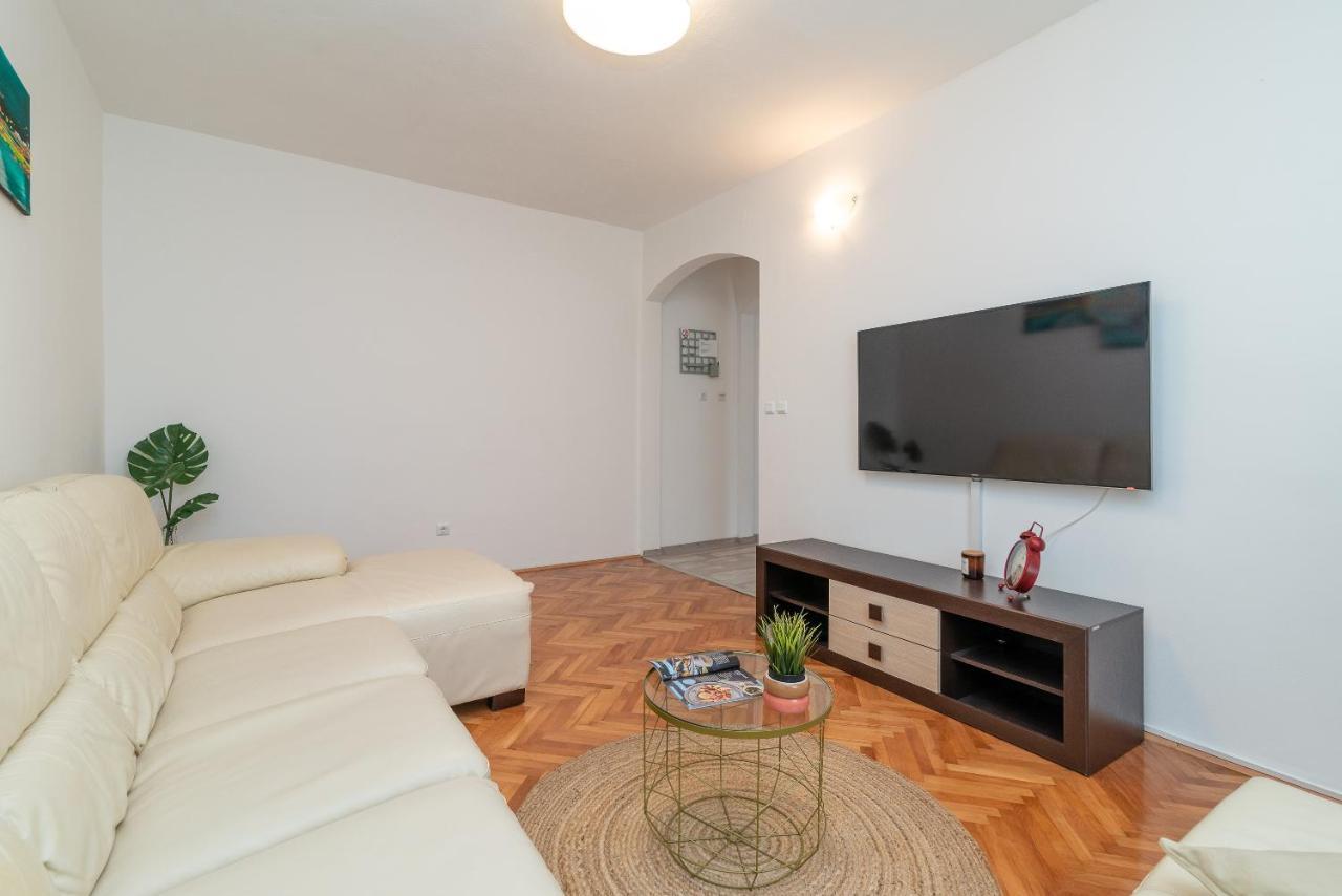 Apartment Radic-perfect Location For Summer Activities *